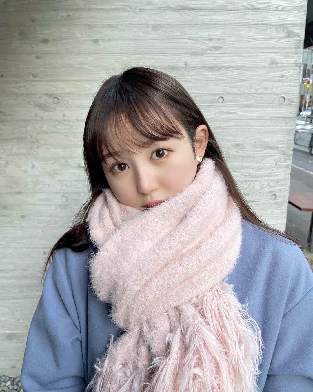 伊藤小春のインスタグラム：「2月❄️ ⁡ ⁡ マフラーは#epine のものです もふもふすぎて巻くの難しかった🧣」
