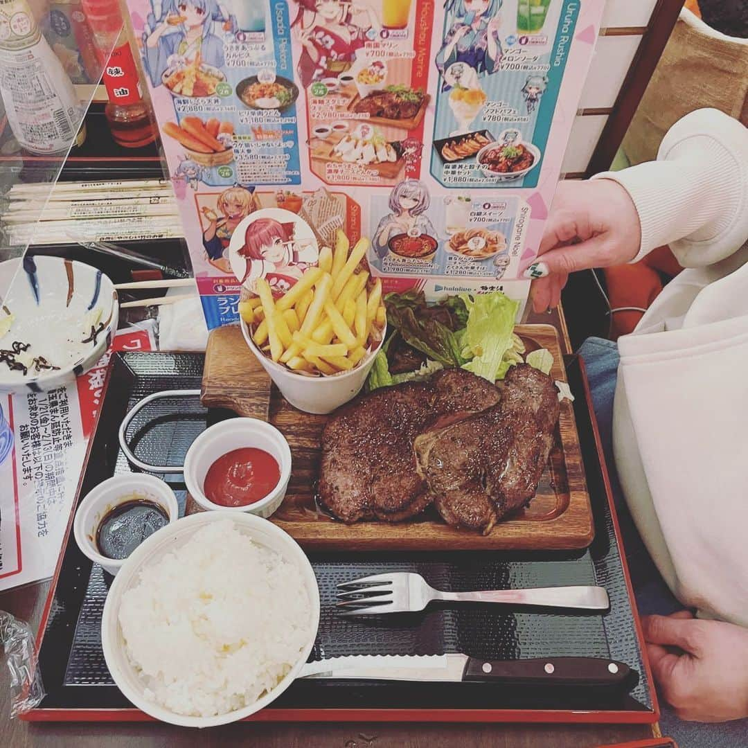 漆山凛さんのインスタグラム写真 - (漆山凛Instagram)「極楽湯×ホロライブ コラボメニューとても美味しかったです！ 楽しかった〜！また行きたい！　  @kazuki13mama  @to_rupapa #感謝」2月1日 22時40分 - rin.rin_13