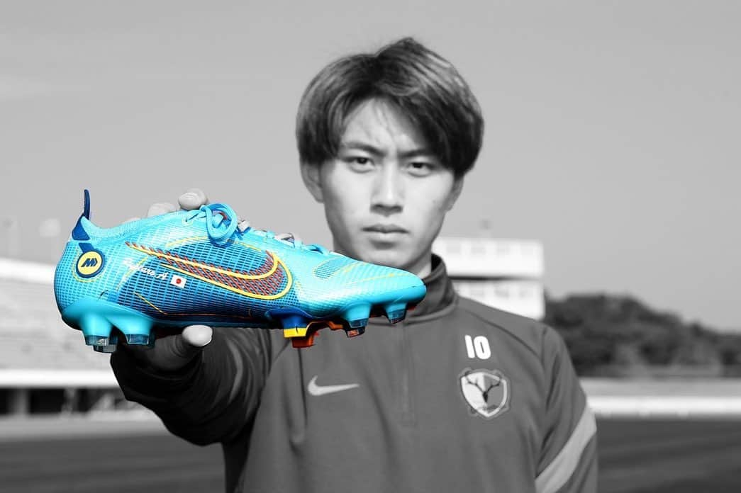 荒木遼太郎さんのインスタグラム写真 - (荒木遼太郎Instagram)「. MERCURIAL VAPOR14 New Color‼︎  今年もNIKEを履いて戦います！  今回もカッコいいカラーでお気に入りです！  @nike  @nikefootball  #マーキュリアルヴェイパー14  #鹿島アントラーズ  #荒木遼太郎」2月1日 22時44分 - a.ryotaro_official