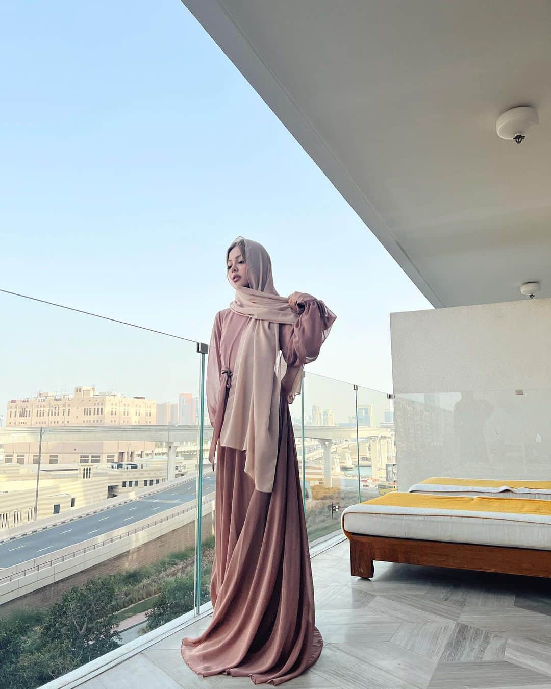 リリーマイマックのインスタグラム：「So sad I wasn’t able to wear my beautiful abaya’s!! Can’t wait to show you the others from @veiloffaith」