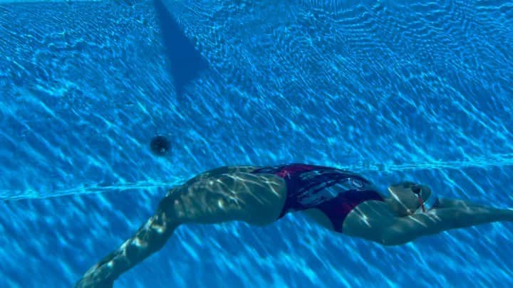 カティンカ・ホッスーのインスタグラム：「☀️ 🏊🏼‍♀️ 💦 💕」