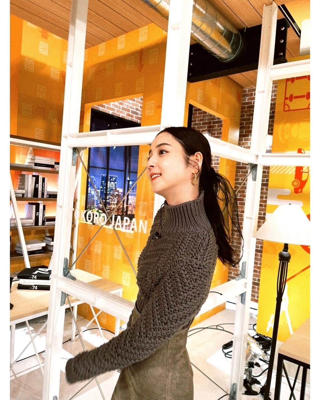 佐々木希さんのインスタグラム写真 - (佐々木希Instagram)「#所JAPAN 前回放送の衣装です☺︎  outfit #Fendi styling #小松千鶴 さん  hair&makeup #美舟 さん」2月1日 18時32分 - nozomisasaki_official