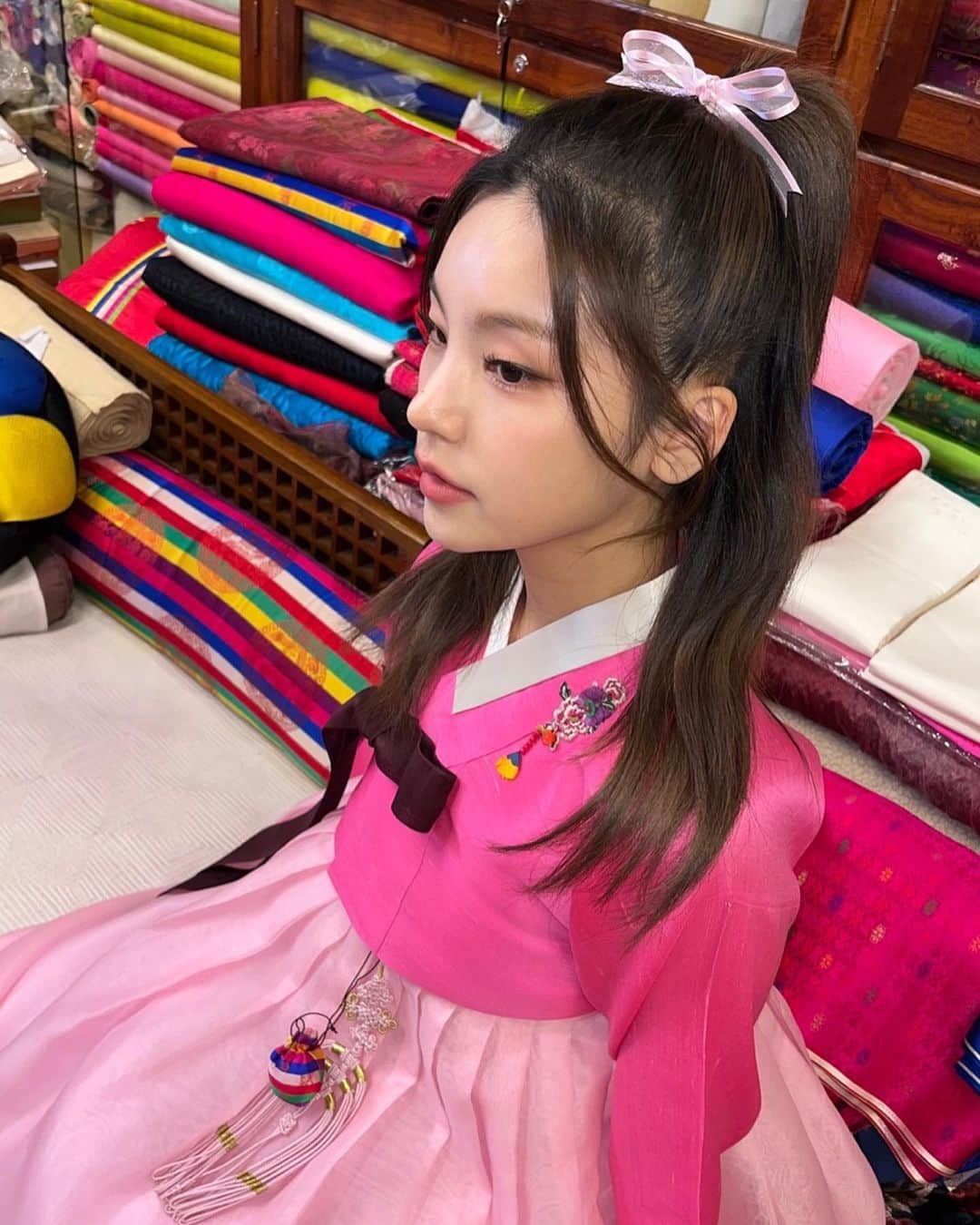 ITZYさんのインスタグラム写真 - (ITZYInstagram)「새해 복 많이 받으세요🖤🎊」2月1日 18時45分 - itzy.all.in.us