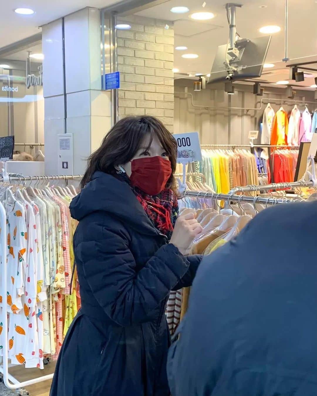 阿部美穂子さんのインスタグラム写真 - (阿部美穂子Instagram)「🧸 enjoy shopping by seoul  #🛍#🧣#🥿#👠#🧢#👢#🎀」2月1日 18時59分 - miiko904