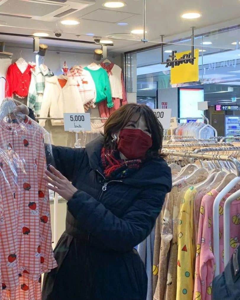 阿部美穂子さんのインスタグラム写真 - (阿部美穂子Instagram)「🧸 enjoy shopping by seoul  #🛍#🧣#🥿#👠#🧢#👢#🎀」2月1日 18時59分 - miiko904