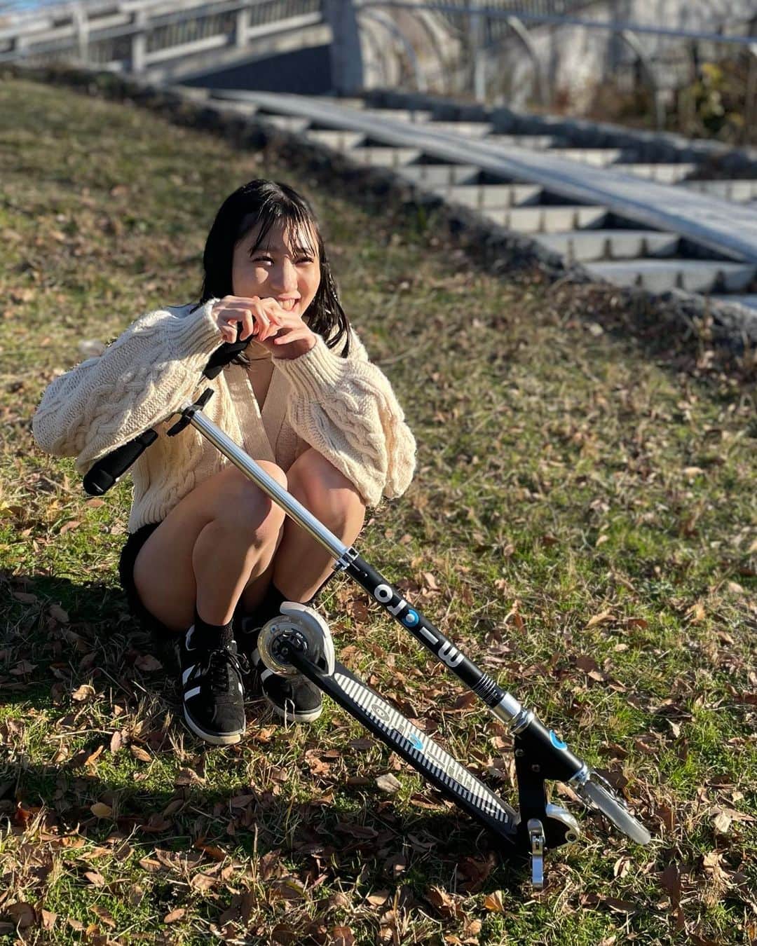 石黒友月さんのインスタグラム写真 - (石黒友月Instagram)「週刊SPA!さん 発売中です☺︎ ずぶ濡れSKE48 オフショット🛴」2月1日 20時26分 - yuduyu1011