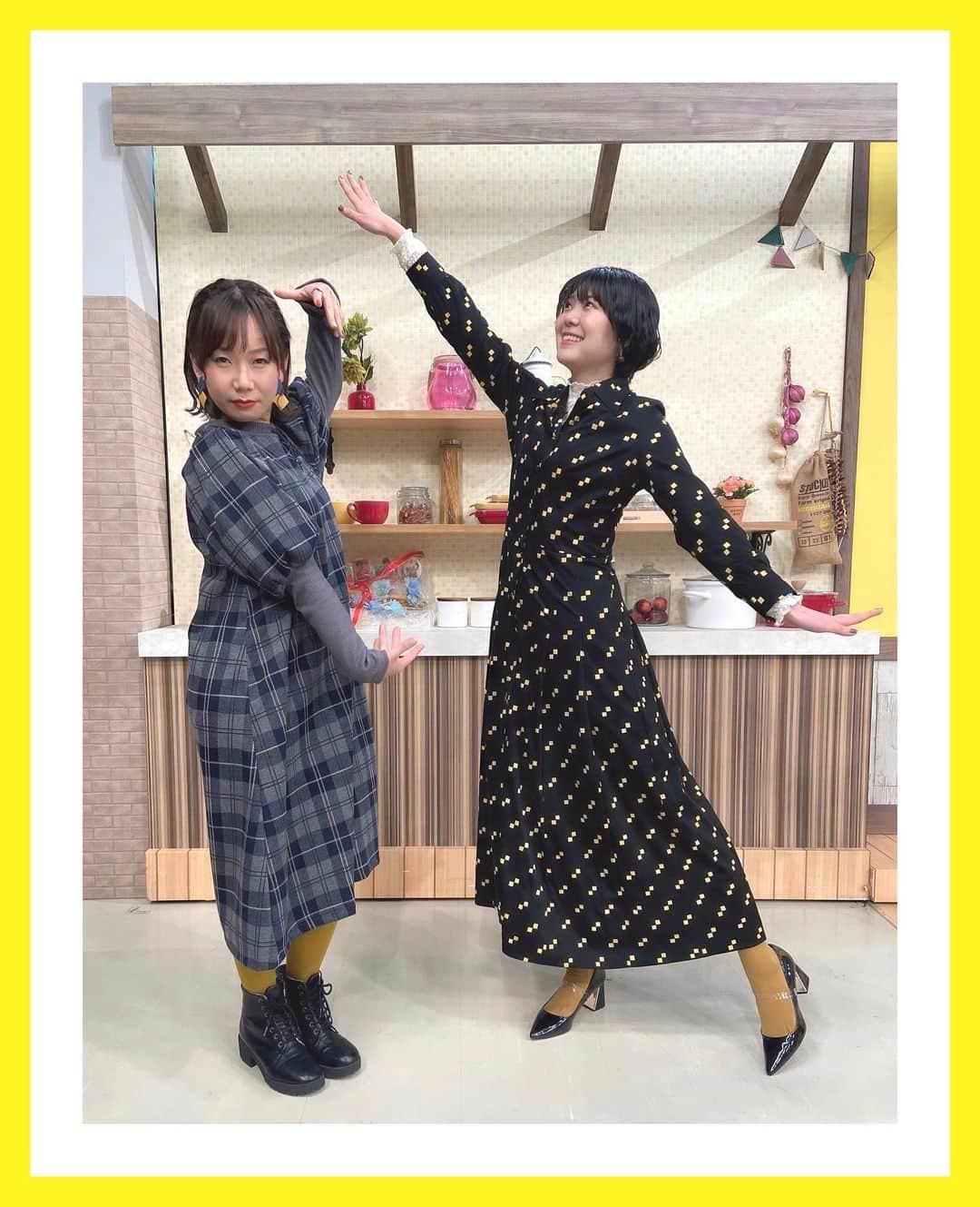Negiccoのインスタグラム：「⁡ ⁡ 先日の「なじラテ。」出演時。 二人が何のポーズをしているのか不明。 ⁡ #なじラテ。 #TSUNEI さん #Negicco #Megu」