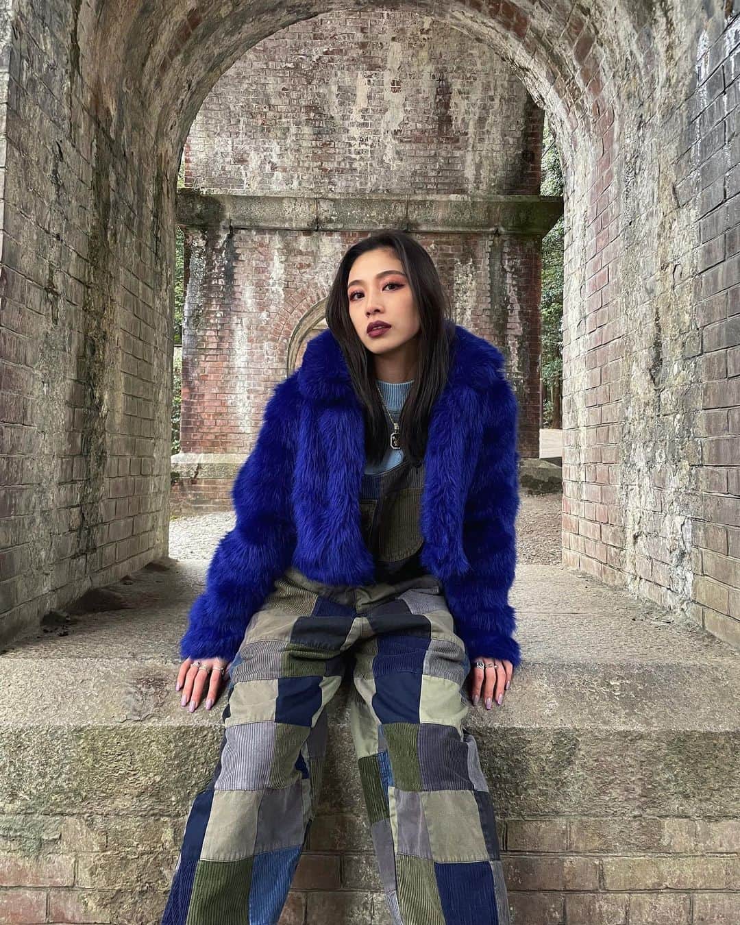 honoka のインスタグラム：「「celebrate(Prod.KM)」 いよいよ明日!! 2/2リリースです✨  MV公開まであと数時間🥺🥺 どきどきです、、、  今回は出身地でもある京都で撮影してます🤍　  本当に素敵な作品が出来上がったので 是非チェックして下さい🙌  明日は配信を記念して 20時頃からインスタライブもしまーす💗  Music&Lyrics: @kmmusic_official  @lilleisebutgold   stylist: @keita_uchida   #honoka_celebrate」