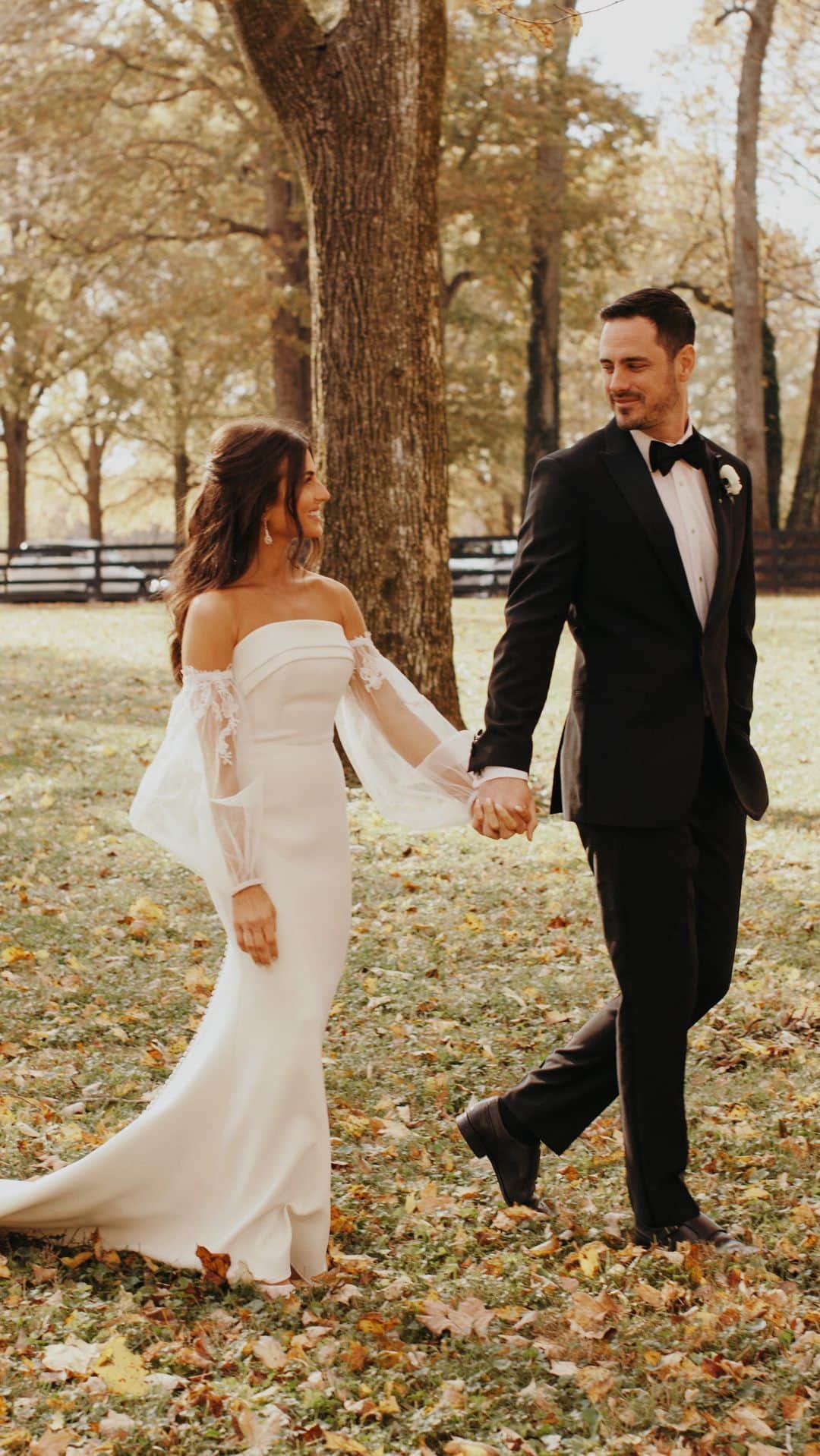 のインスタグラム：「I am the luckiest.  • • • Thank you to Jill and Jay and my parents for helping us have such an amazing day that we will forever look at with a smile on our face and a happy tear in our eye. You did an amazing job @dallaswilsonweddingfilms!」