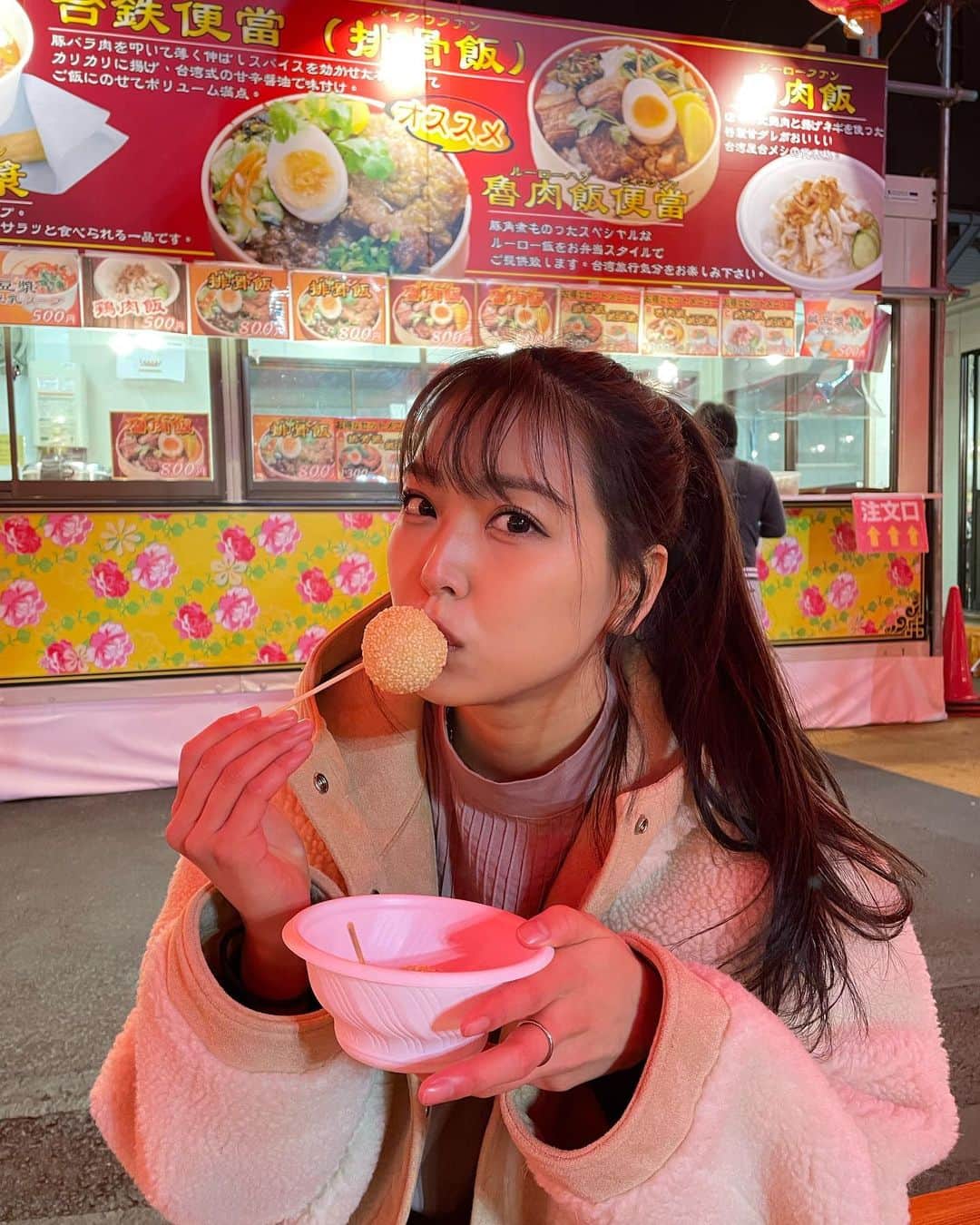 白間美瑠さんのインスタグラム写真 - (白間美瑠Instagram)「食べてる時が1番幸せ❤️ ・ この写真は、今日アップしたYouTubeの動画の🥢🥡 ・ 台湾グルメ、美味し過ぎた！ 辛いのも、パクチーも大好きだから、お腹が幸せだった❤️ #毎日投稿　#食す　#台湾祭」2月1日 23時31分 - shiro36run