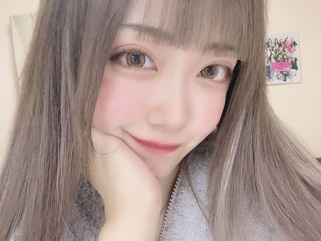 大木美里亜（みりちゃむ）さんのインスタグラム写真 - (大木美里亜（みりちゃむ）Instagram)「久々すっぴんでも載せとこかっ  今日はね、渋谷と心斎橋にあるTOKYO ACE CLINICで新型のハイフを受けてきたの🤭💕 直後からわかるくらいフェイスラインめっちゃ綺麗になって嬉しい🥺 肌のハリにも効果あるんだって〜  1ヶ月後が1番効果実感するらしいから楽しみ🥰  3ヶ月に1回通えばいいらしいし、時間もとられないしにオススメでしかない😳  #美容皮膚科 #アンチエイジング #医療ハイフ」2月1日 23時49分 - mirichamu_0710