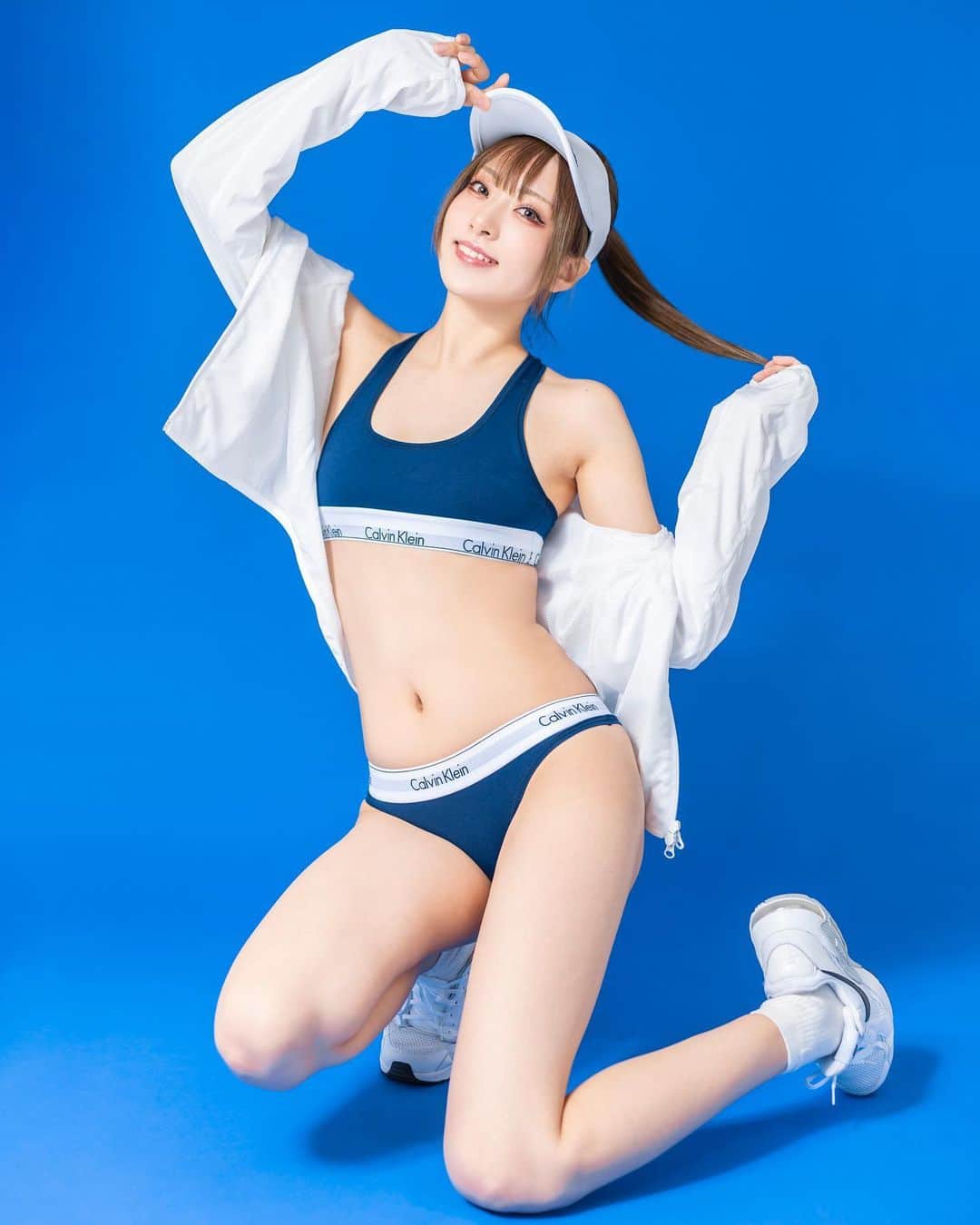 紗雪のインスタグラム：「. 💙 . . スポーティーな衣装に さわやかな背景でお気に入り♡ . . スポブラはいいぞ！！ . . . #コスプレイヤー#モデル#被写体#model#cosplayer#cosplaygirl#japanesegirl」