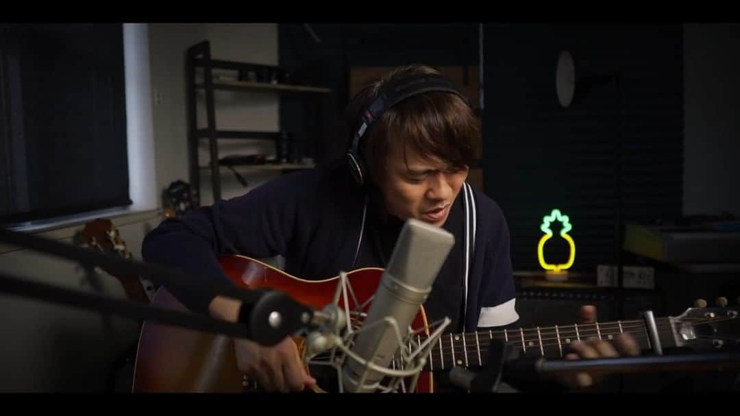 のインスタグラム：「中島みゆきさんの名曲「時代」をカバーしました。 #ギター弾き語り #アコギ弾き語り #アコースティックギター #Gibson #歌ってみた #宅録」