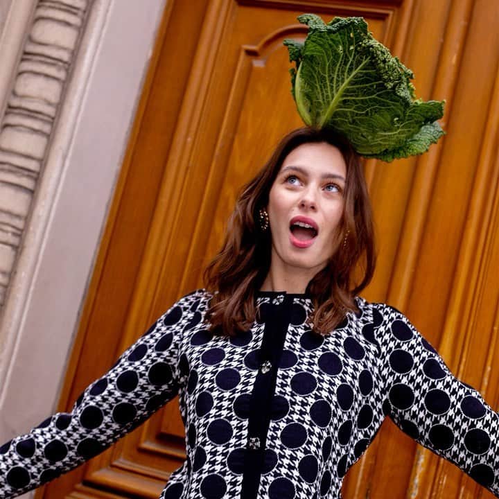 タラジャーモンのインスタグラム：「French way to say "se prendre le chou" 🥬 #mood #damedecoeur #newcollection #pe22」