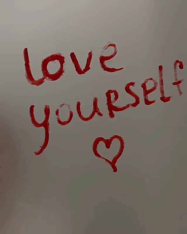 ベイリー44のインスタグラム：「Do it 🤍   @sardanacherry」