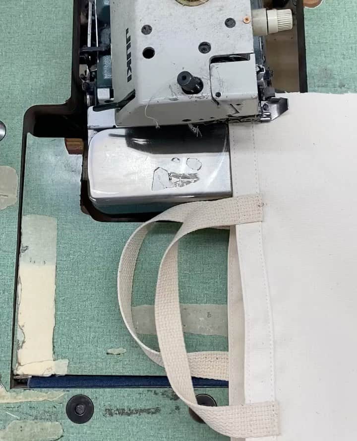 マップトートのインスタグラム：「Born in Brooklyn! We're proud to still cut, sewn and screen print our totes in our local community.」