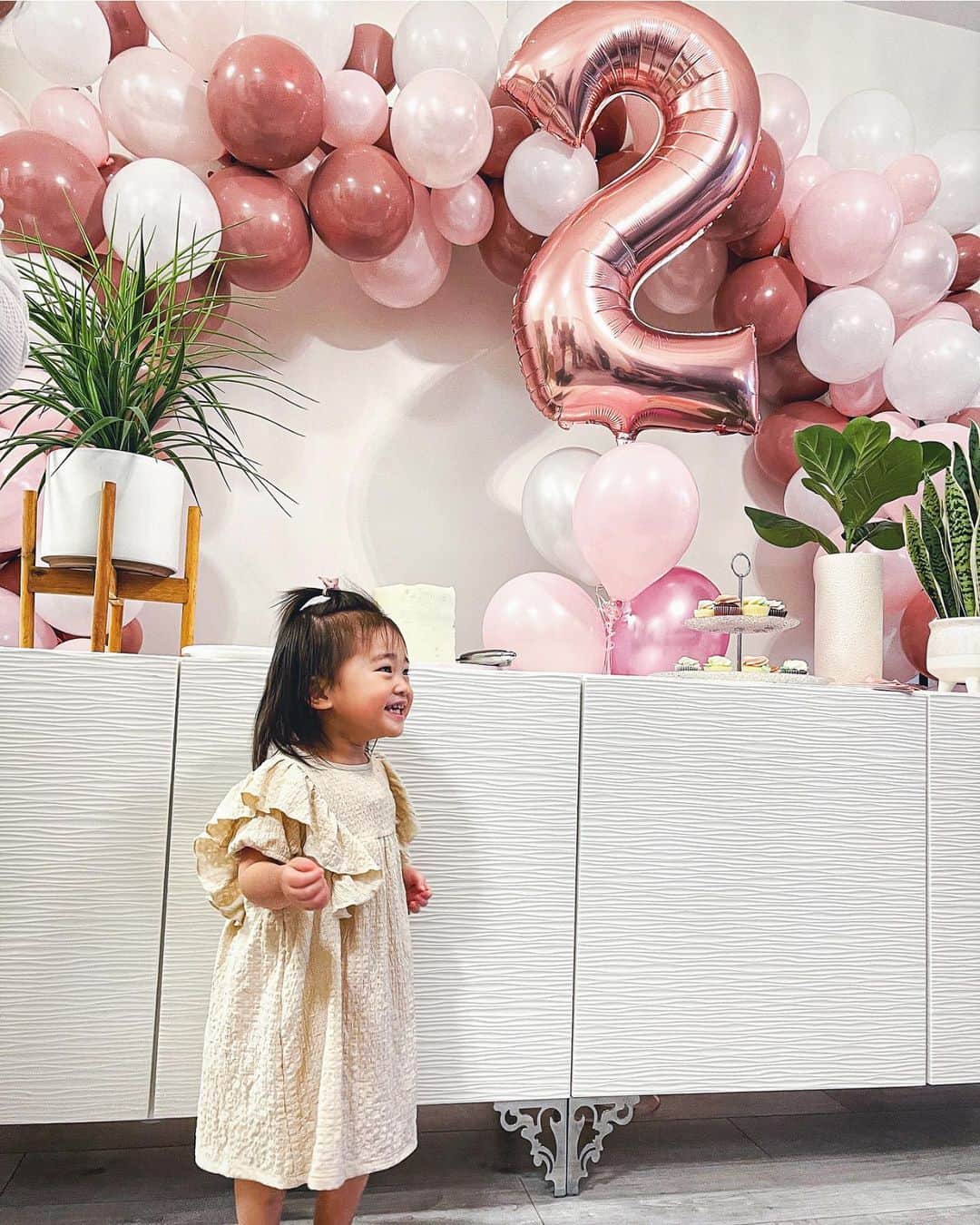 MayaTのインスタグラム：「Happy 2nd birthday to this little human❤️  I’m one lucky mama to have a daughter like you, cutie! Your smiles and laughs are my fuel to keep me going everyday.   I've lived in Canada for over 10 years but raising a child oversea has been a challenge for so many reasons. There’s some times that I get frustrated or/and emotional. Some days are easier than the others. What I know is that I must enjoy every moment with you. You’re growing way too fast❤️🥲 Can’t wait to make more memories and watch you grow!   Love you so so much🥰」