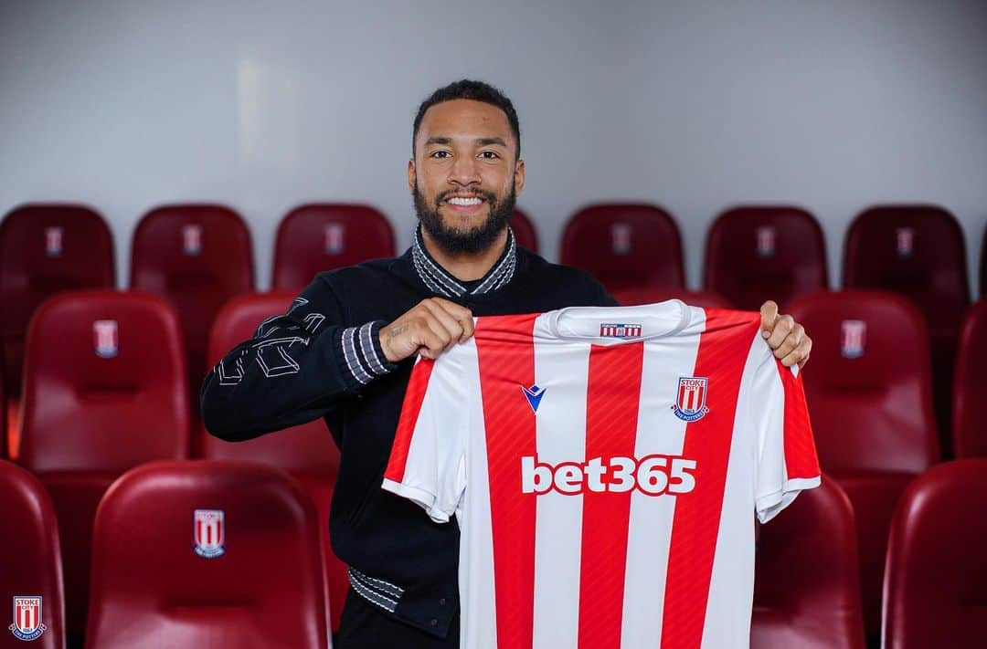 リアム・ムーアのインスタグラム：「I am so happy to be joining @stokecity on loan. This is a amazing club, with great history. It’s a fresh challenge for me that I’m very excited for and can’t wait to pull on the shirt.」