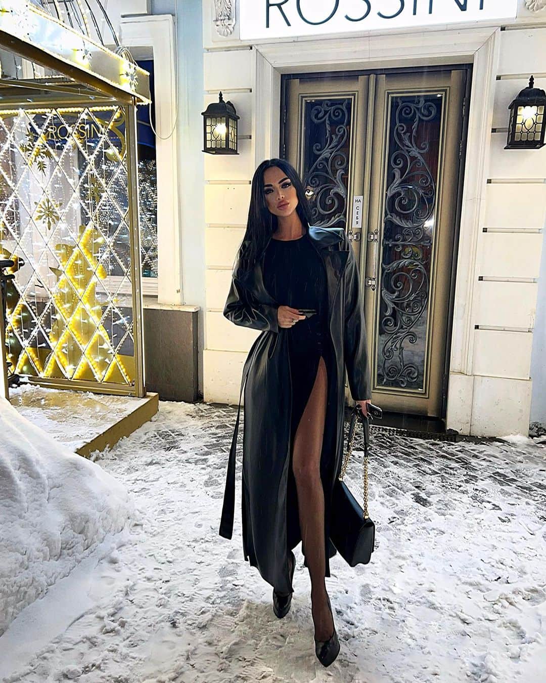 Nita Kuzminaのインスタグラム：「Beautiful winter! 🖤」