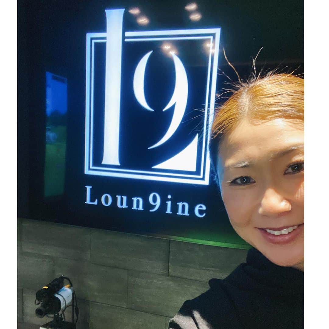 古閑美保のインスタグラム：「Loun9ineオープンおめでとうございます。 シュミレーションゴルフにカラオケも😎😎😎 @loun9ine  #loun9ine」