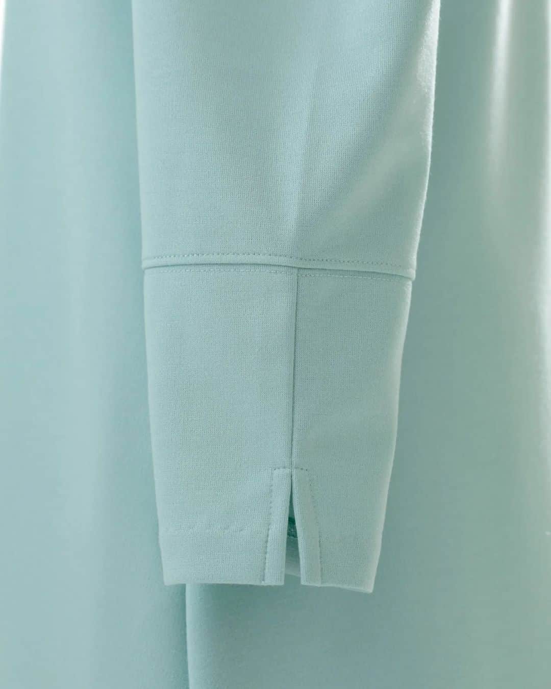佐藤純さんのインスタグラム写真 - (佐藤純Instagram)「私がデザインしたワンピース😊  @cbp.tokyo  こちらのカラーは、ミント💚  ソフトスウェット素材なので、ストレスを感じない着やすさ。  お家でも外でも、一枚で様になるワンピです😉  スカートの裾に切り返しを作ることで、ストンとしたシルエットをだし、脚長効果も😉  ちなみに、ポケットもついてまーす。  ※ 詳しくは私のプロフィール画面記載のURL、もしくはCBP®プロフィール画面に記載のURLよりご覧ください。  #cbp_tokyo  #cbpootd  #ootd  #fashion  #ファッション  #ワンピース  #ワンピースコーデ  #デザイン  #40代コーデ  #雑誌モデルコーデ  #ママ #ママモデル #モデル #mama #mamamodel #model」2月2日 11時15分 - junsatoidea