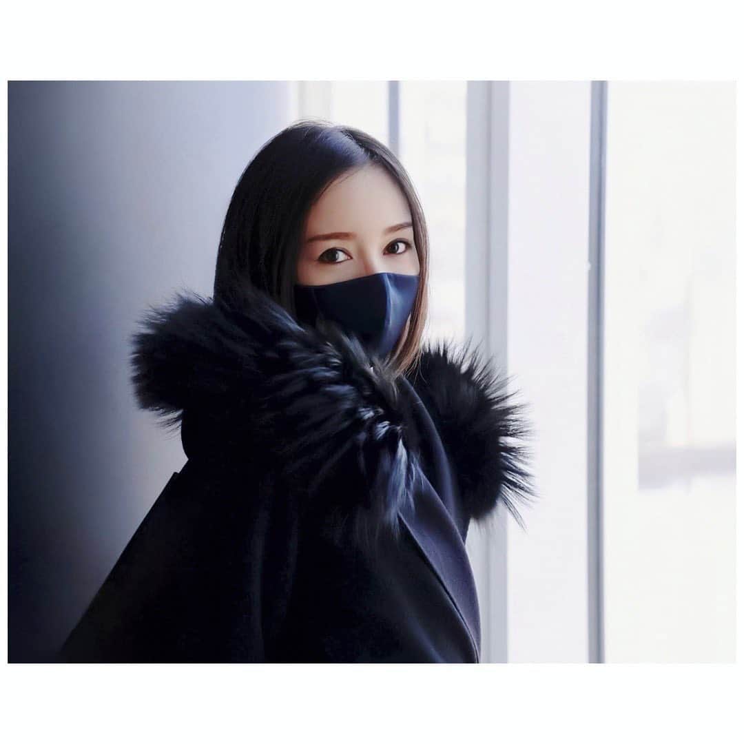 宮本笑里のインスタグラム：「まっくろすけ  #blackcode  #manzoni24  #balenciaga  #黒 #ブラックコーデ #カラスみたい」