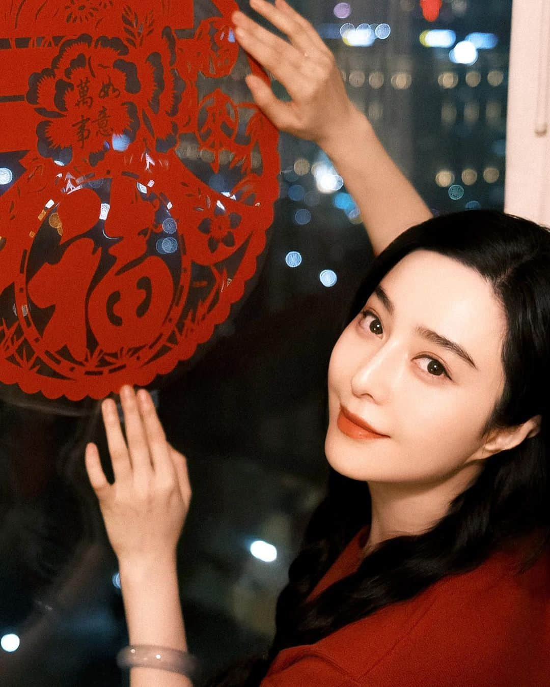 ファン・ビンビンさんのインスタグラム写真 - (ファン・ビンビンInstagram)「福(fú), means auspiciousness, blessing or happiness. We hang fú in our house during the Spring Festival, hoping fú arrives our house.」2月2日 15時17分 - bingbing_fan