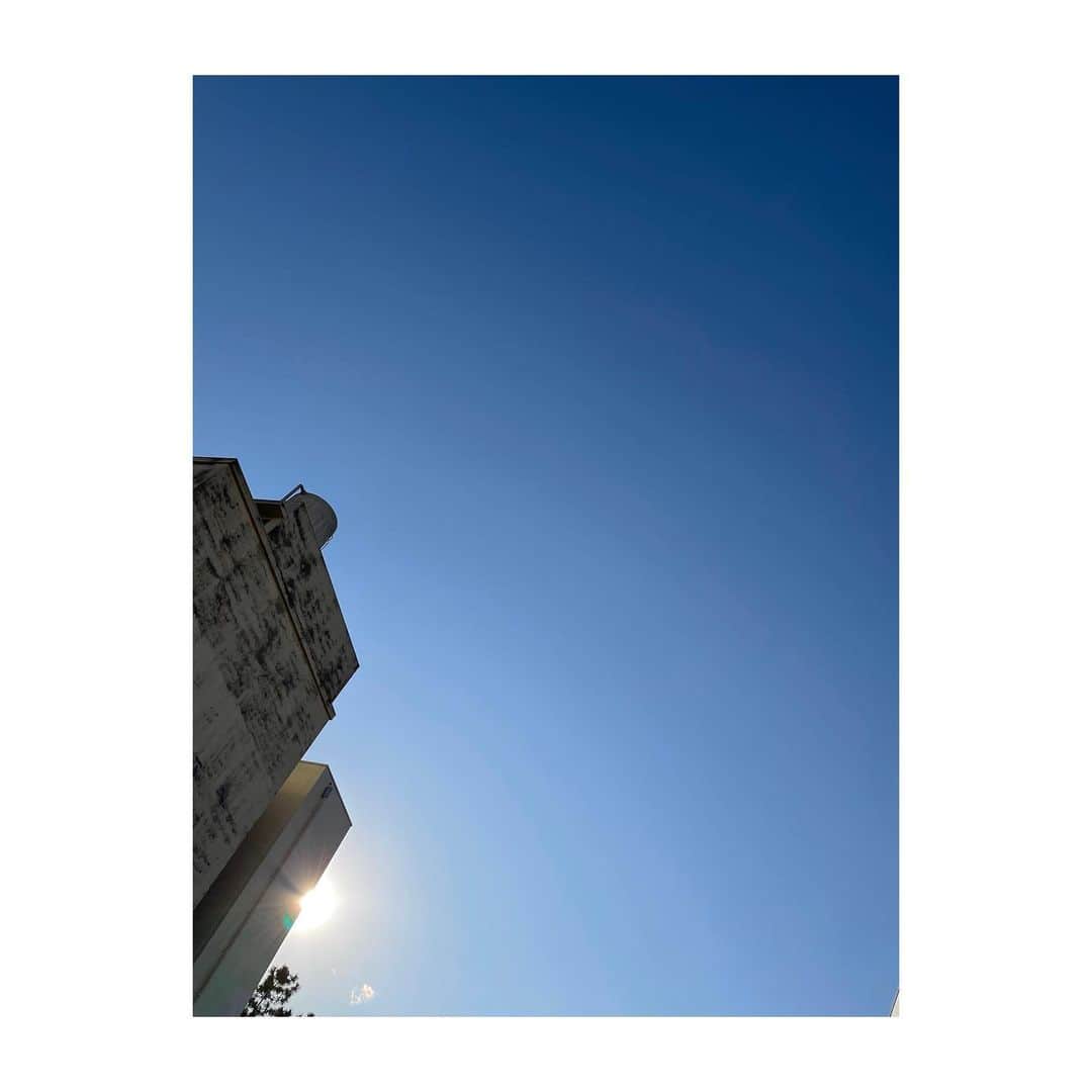 吉田羊さんのインスタグラム写真 - (吉田羊Instagram)「blue, sky blue.  #ロケ #つましょー #千嘉さん #kobikiblue」2月2日 15時34分 - yoshidayoh_official