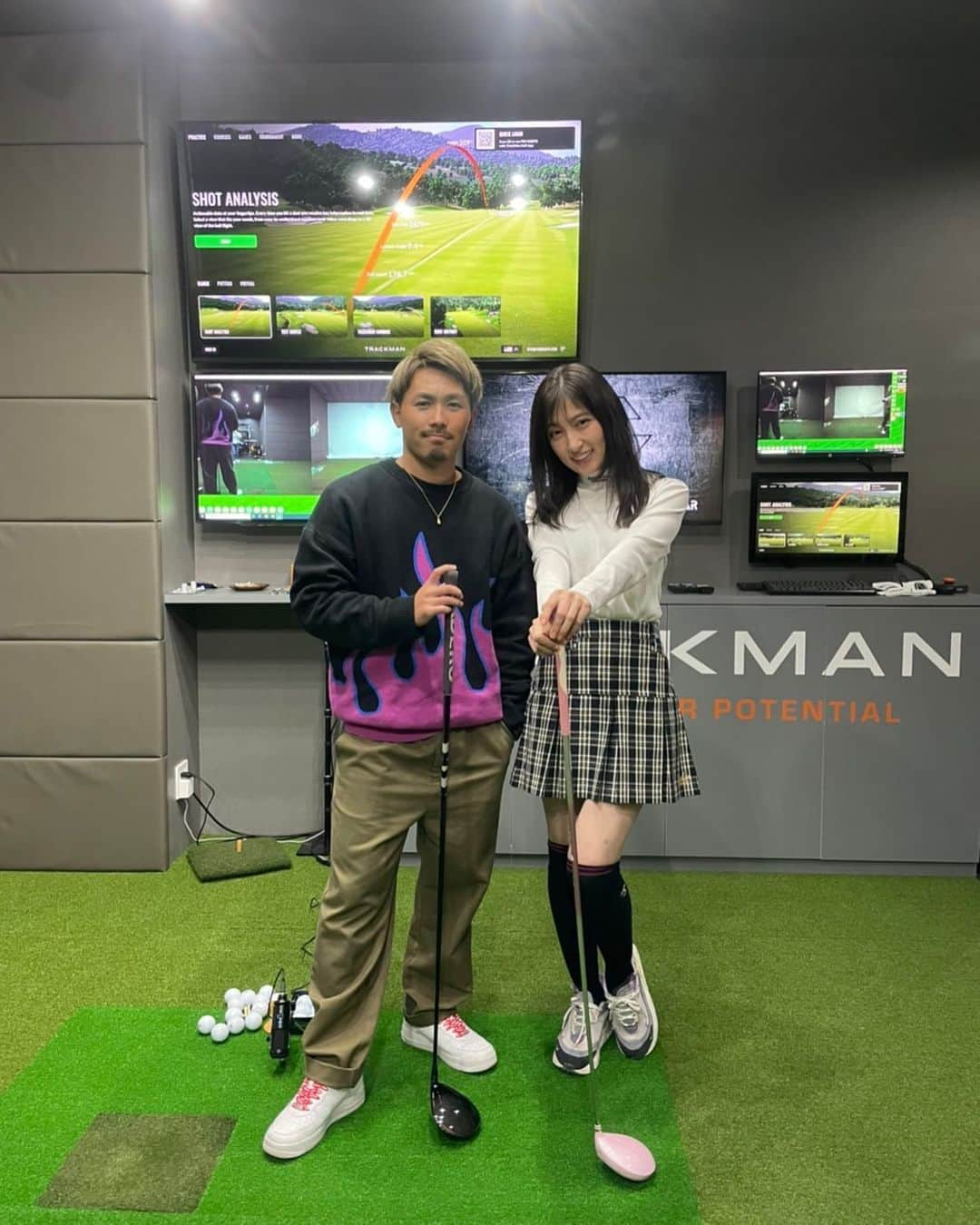 熊田曜子さんのインスタグラム写真 - (熊田曜子Instagram)「I had a fighter teach me golf.  K-1 第二代フェザー級チャンピオンの村越優汰選手に ゴルフを教えてもらったよ⛳️ YouTube熊田曜子チャンネルを観てね🏌️‍♀️  ＃村越優汰　選手　#k-1 #チャンピオン　＃ゴルフ　#golf #コラボ　＃YouTube #熊田曜子チャンネル」2月2日 18時02分 - kumadayoko