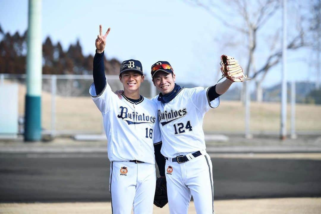 山本由伸さんのインスタグラム写真 - (山本由伸Instagram)「キャンプ頑張ってます！💪  ベリーグッドな写真あざす🙇‍♂️ 近藤大亮さん兄貴感出てきてます✨笑 #近藤大亮 #兄貴感出しがち #宮崎キャンプ」2月2日 18時18分 - yoshinobu__yamamoto