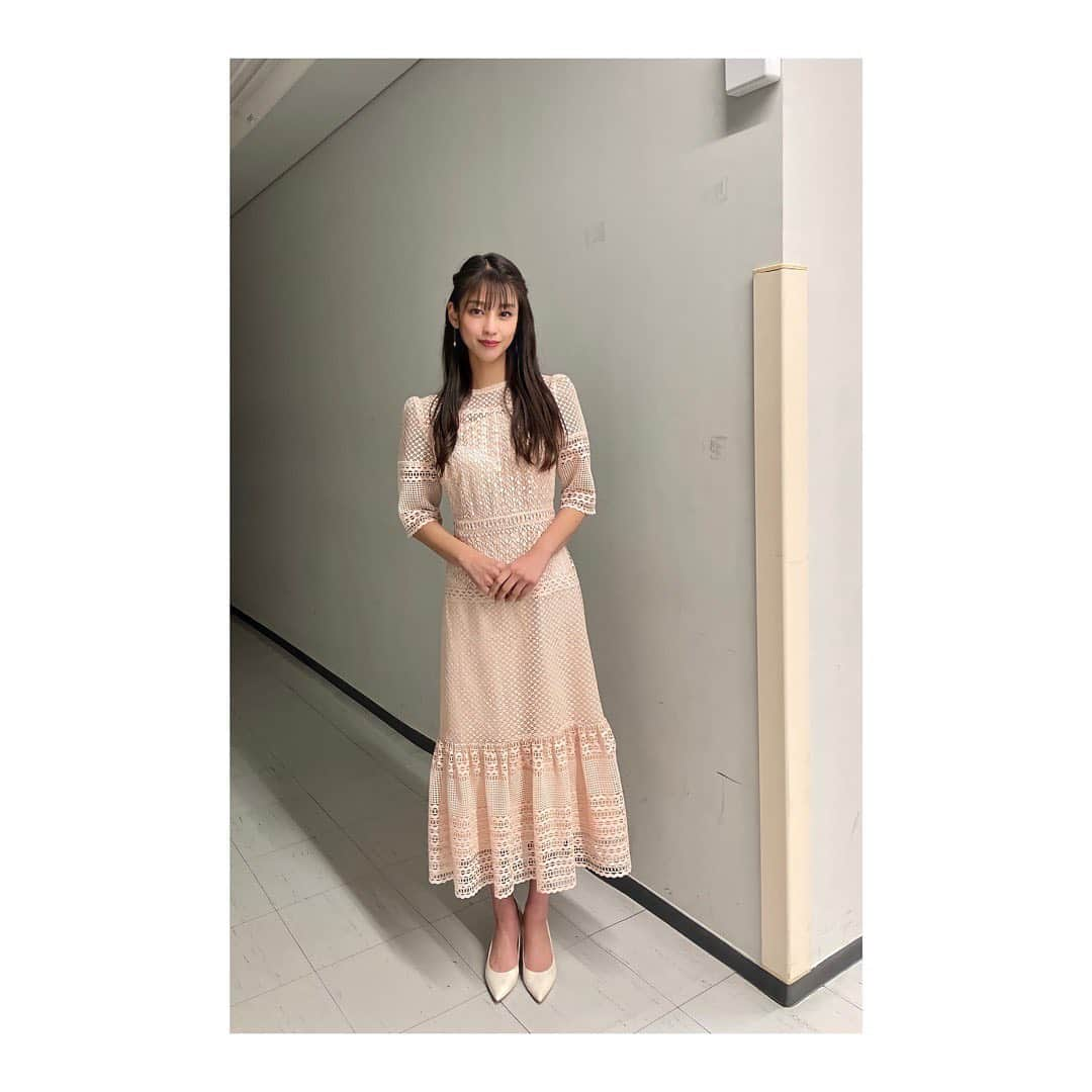 岡副麻希さんのインスタグラム写真 - (岡副麻希Instagram)「. 今夜【#ワールド極限ミステリー ２時間SP】 （#TBS 系列 21時〜） ⁡ ▼SixTONES田中樹プレゼンツ！食べたら超危険ミステリー ▼アンジャッシュ児嶋プレゼンツ！あなたにも起きる身近な危険ミステリー ▼もうひとつの南極物語 ⁡ 大作VTRにスタジオは涙に包まれました😭❄️ （あまりに感動した為，収録後に撮った写真が なんともお顔が泣いた後の目ですね笑） ⁡ 収録後は映画一本を納めたかのような心🥺🥺🥺 感想を誰かに話したくて話したくてたまらなくなりました☺️ぜひご覧ください🧸🍿  ⁡シルエットが綺麗なワンピースに ゆらゆら揺れるピアスをつけさせてもらいました♡ 衣装 👗#celford  💍#starjewelry  👠#diana ⁡」2月2日 18時26分 - maki_okazoe_official