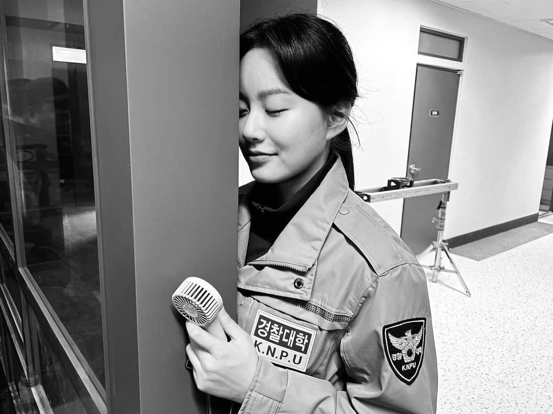 パク・ユナのインスタグラム：「한나 안녕? #너와나의경찰수업 #기한나 #디즈니플러스」