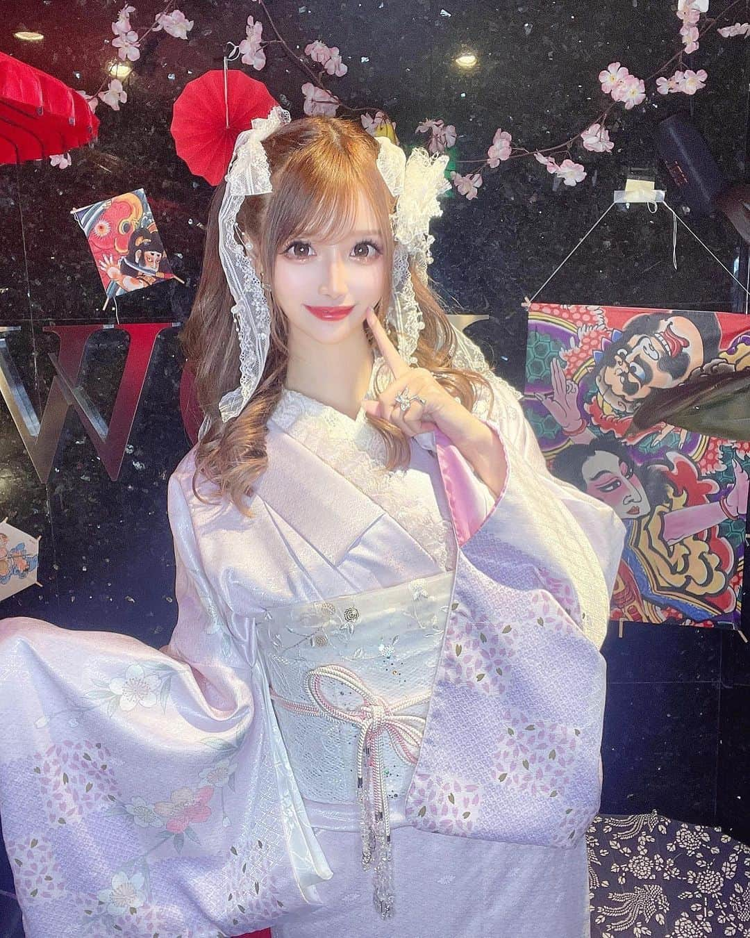 桜咲乃愛さんのインスタグラム写真 - (桜咲乃愛Instagram)「かわちの魔法掛けてもらって何しても盛れちゃったナ(∩^o^)⊃━☆ﾟ.*･｡  盛れすぎて写真たくさんあるのは良い事なので許して欲しい😂💕🎀笑  マグロの解体ショー♥ナウざんまいイベントだったので、この日のコンセプトは  𓆡𓆜𓇼𓈒𓆉 𓆛 𓆞𓆡 𓇼𓈒𓆉 【竜宮城の乙姫様🌟🌸】 𓆡𓆜𓇼𓈒𓆉 𓆛 𓆞𓆡 𓇼𓈒𓆉  着付けはあかね美容室で💓 ヘアメはgroovegrooveのヲタク美容師さんにやってもらったよ💓 @groovegroove_  @otaku_hairdresser   とっても可愛くきらきらにしてくれました🥰💓💓💓  そしてたくさんの人が来てくれて嬉しかったよ🥰🌸💕  歌舞伎町が厳しい中でお店や私の事を気にかけてくれて会いに来てくれて、更にプラスになる様に売り上げ立てようとしてくれたり🥺💕 本当に感謝です🥺💓🌸  いつも応援してくれて本当にありがとう‼️💐🥰🌸✨  大切な事をお話するのは会いに来てくれる人だけ🥰💕✨  やっぱりSNSも大切だけど、直接応援しに来てくれる方々はもっと大切にしていきたいな🥰🌸💓  これからもよろしくね🥰💕🎀  #ハーフツイン#ツインテール#着物#着物ヘア #着物レンタル #着物コーデ #竜宮城#乙姫#歌舞伎町#歌舞伎町キャバ嬢 #キャバ嬢#桜咲乃愛ヘアメ」2月2日 18時46分 - noasama1101