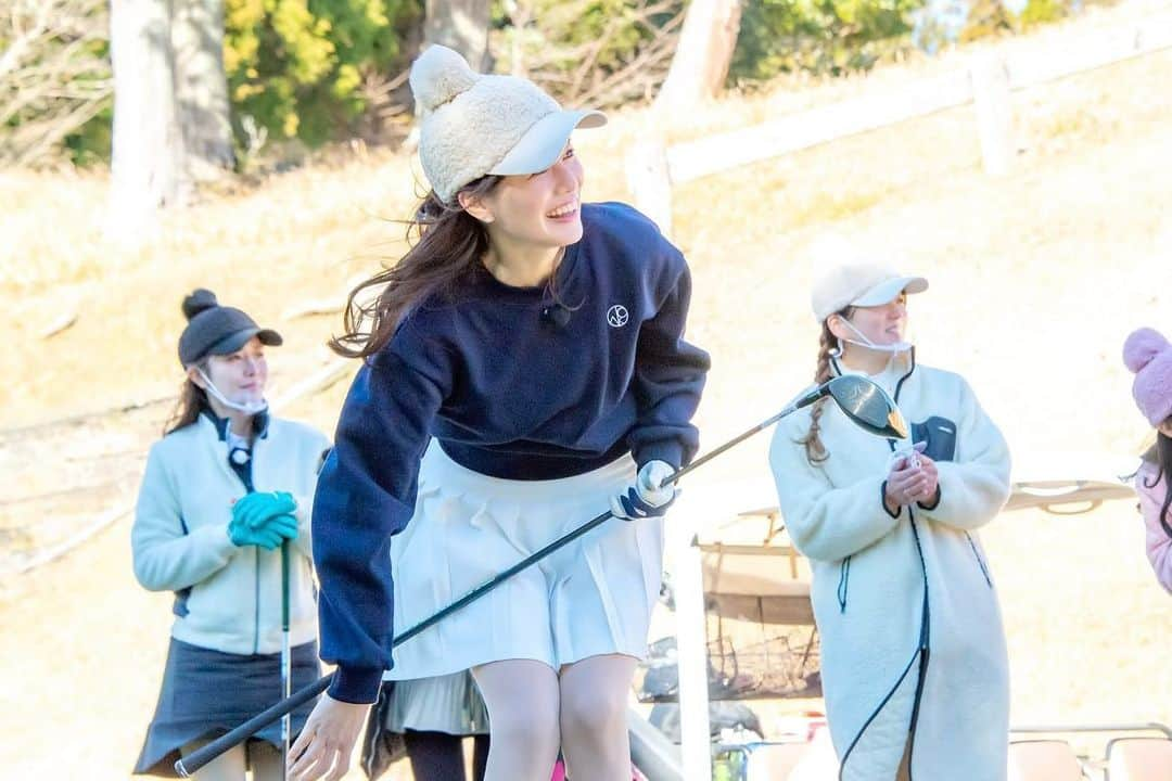 石井里奈さんのインスタグラム写真 - (石井里奈Instagram)「こんばんは❤️ 今日はお知らせ⛳️🏌️‍♀️ なんとBS12のゴルフ女子 ヒロインバトルに出演します📺 . 毎週毎週日曜ひる1：30～で2月4週にわたって放送予定です🥰 . 本当にみんなゴルフ上手な子ばかりで感動❣️🥺 学ぶことが多いし、上手な子のスイングを近くで見てるだけでも楽しい！笑 . 私は菊地彩香ちゃんとペア💕本当にゴルフが上手すぎて頼りっぱなし🤣優しく沢山教えてくれて本当にありがとう♥️ . 私たちのペアははたして優勝できたのか！？是非みて応援してね❤️ . #りなまるゴルフ #ゴルフ女子 #golfstagram #ゴルフコーデ #ゴルフウェア #キャロウェイ #キャロウェイアパレル #callaway #callawaygolf #callawayapparel #秋ゴルフ #ゴルフレッスン #ゴルフスイング #ゴルフ初心者 #ゴルフ好き #ドライバーショット #ドライバー #ドライバースイング #スイング動画 #ゴルフスイング動画 #ゴルフ動画 #golfwear #golffashion #golfswing #ゴルフラウンド #みどりのキャロウェイ #ゴルフ女子コーデ #ゴルフギア #ヒロインバトル #ゴルフ女子コーデ #ゴルフ番組」2月2日 20時09分 - ri7tin1025