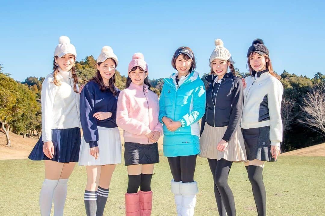 石井里奈さんのインスタグラム写真 - (石井里奈Instagram)「こんばんは❤️ 今日はお知らせ⛳️🏌️‍♀️ なんとBS12のゴルフ女子 ヒロインバトルに出演します📺 . 毎週毎週日曜ひる1：30～で2月4週にわたって放送予定です🥰 . 本当にみんなゴルフ上手な子ばかりで感動❣️🥺 学ぶことが多いし、上手な子のスイングを近くで見てるだけでも楽しい！笑 . 私は菊地彩香ちゃんとペア💕本当にゴルフが上手すぎて頼りっぱなし🤣優しく沢山教えてくれて本当にありがとう♥️ . 私たちのペアははたして優勝できたのか！？是非みて応援してね❤️ . #りなまるゴルフ #ゴルフ女子 #golfstagram #ゴルフコーデ #ゴルフウェア #キャロウェイ #キャロウェイアパレル #callaway #callawaygolf #callawayapparel #秋ゴルフ #ゴルフレッスン #ゴルフスイング #ゴルフ初心者 #ゴルフ好き #ドライバーショット #ドライバー #ドライバースイング #スイング動画 #ゴルフスイング動画 #ゴルフ動画 #golfwear #golffashion #golfswing #ゴルフラウンド #みどりのキャロウェイ #ゴルフ女子コーデ #ゴルフギア #ヒロインバトル #ゴルフ女子コーデ #ゴルフ番組」2月2日 20時09分 - ri7tin1025