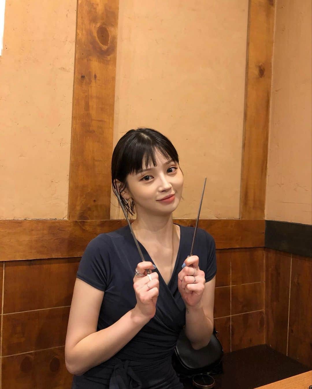 Yoonbitnaのインスタグラム：「나는 이상한데 오빠가 이쁘다며 올리라고 한 사진😊 유튜브 업로드 했어요✊🏻!   스토리보면 링크 바로 들어갈 수 있음! 프로필에 링크있음!❤️ #많관부」