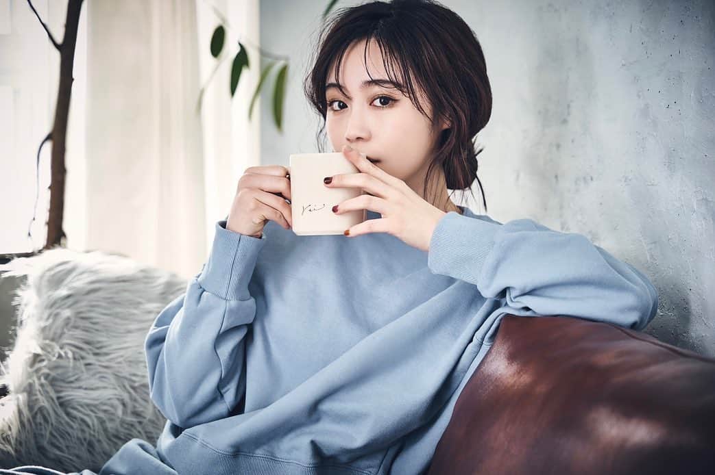 鷲尾伶菜のインスタグラム：「これはマット質感のmug cup サイズ感もいい感じだとおもいます。」