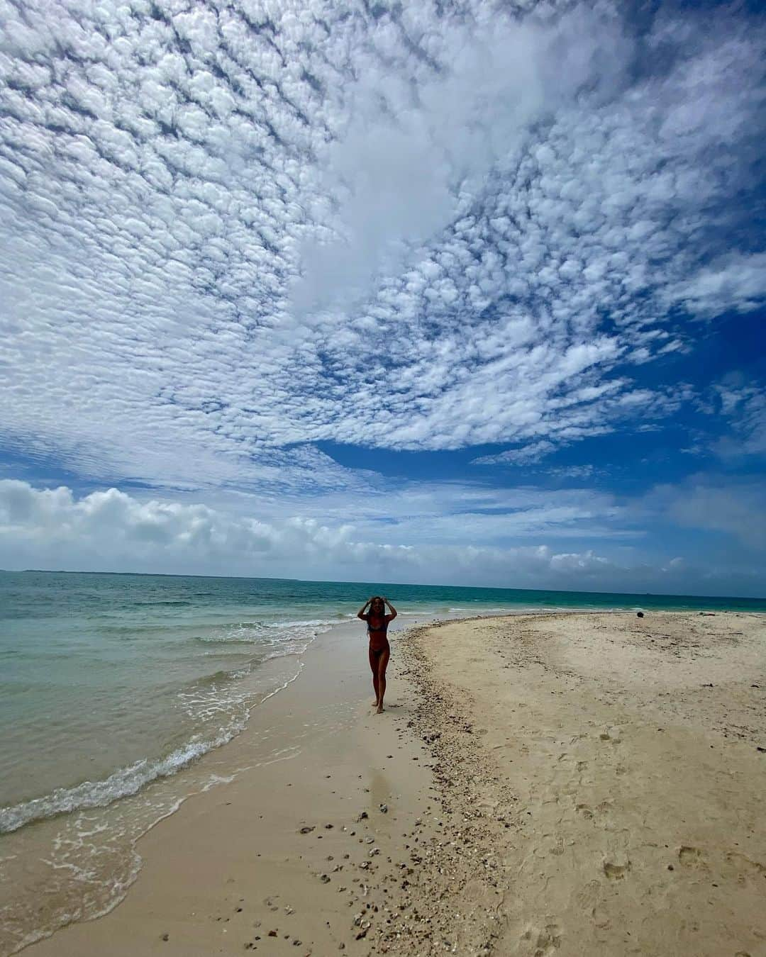 細井宏美さんのインスタグラム写真 - (細井宏美Instagram)「貸し切りの楽園🏝✨#luckygirl  天国はここにありました。👼 @techitechiaya @hayato_terashima こんな素晴らしい場所に来られたのも全ては寺島夫妻のお陰です✨感謝🤩  #heaven#ishigaki#island#石垣島」2月2日 21時20分 - romihi_romihi