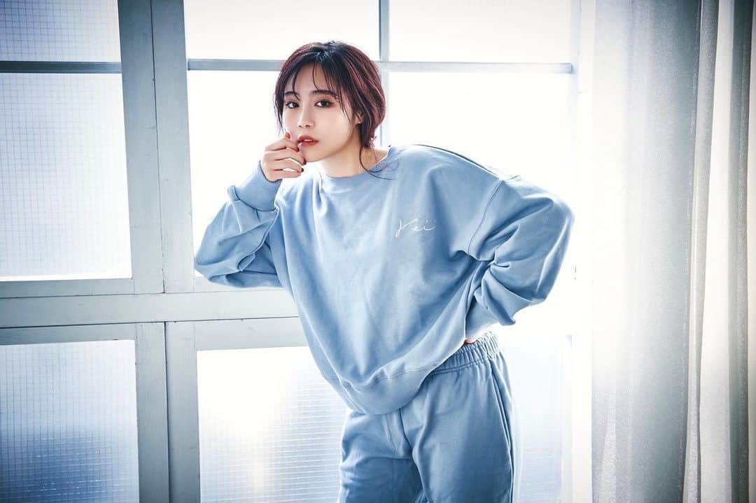 鷲尾伶菜のインスタグラム：「XLはこんな感じでダボっと着れます。 私はMも好きだけど。」