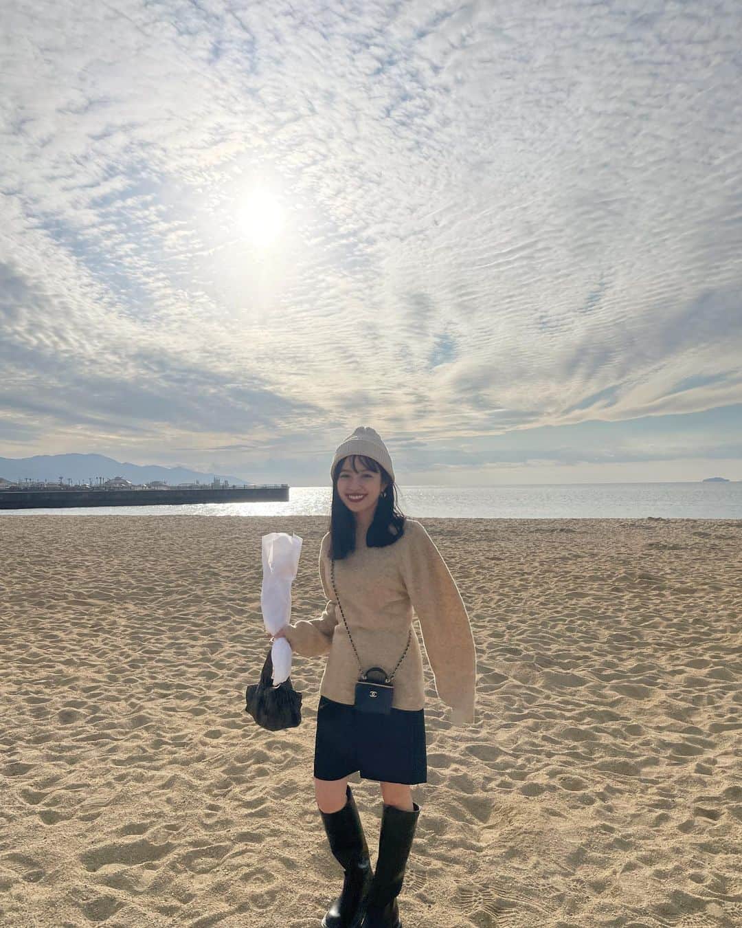 mizukiさんのインスタグラム写真 - (mizukiInstagram)「この前の海🐋🌼 風がなくて気持ちよかったなぁ。 ブランド立ち上げのメッセージ 本当に嬉しいです。 フォローもたくさんの方がしてくださって🙇‍♀️ ㅤㅤㅤㅤㅤㅤㅤㅤㅤㅤㅤㅤㅤ elua(エルア)は 大人っぽい、けど愛らしさもある そんなカラーばかりです✨ 発売まで楽しみにしていてくださいね☺️ 2/11より発売開始です🍋 ㅤㅤㅤㅤㅤㅤㅤㅤㅤㅤㅤㅤㅤ #海#ニット帽#セミロング#松山#matsuyama#ootd」2月2日 21時52分 - mizukidrop
