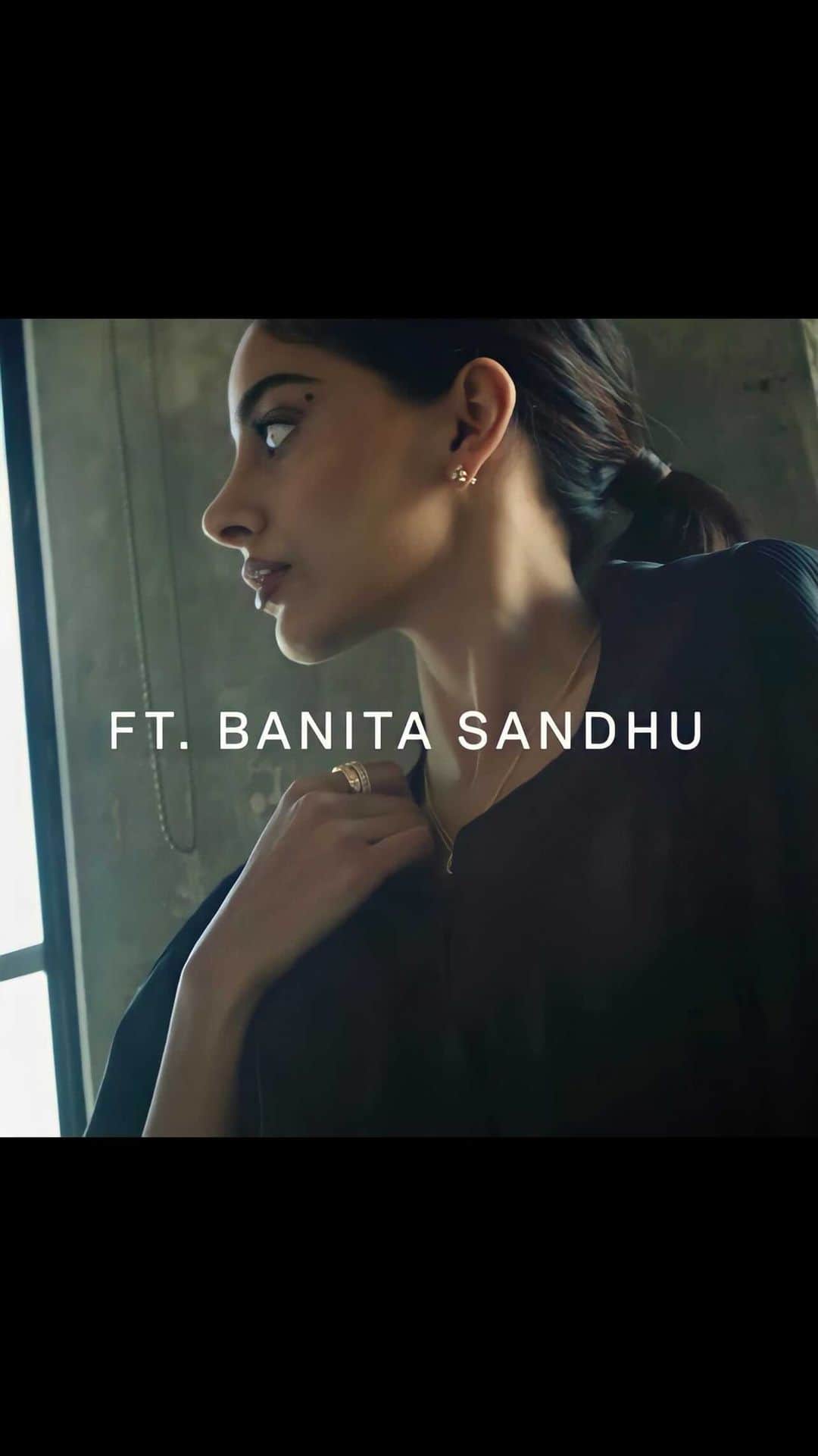 Banita Sandhuのインスタグラム：「hi i’m 🤪」