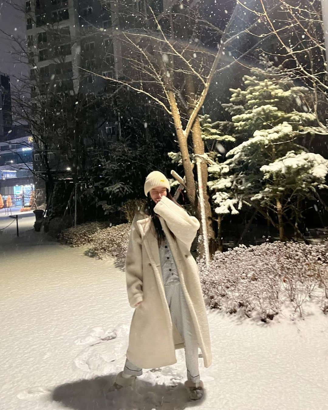 Son Ju Heeさんのインスタグラム写真 - (Son Ju HeeInstagram)「. 눈이 와서 함께여서 더 행복했던 설날☃️❄️  예쁜이들이랑 좋은추억 또 만들었다앙 집에 가면 살짝 외롭겠지만 다시 일상으로 돌아가야지!  모든분들 새해 복 많이많이 받으세요❤️❤️  #리샵  #오랜만에명절다운명절」2月2日 22時27分 - juhee__ss