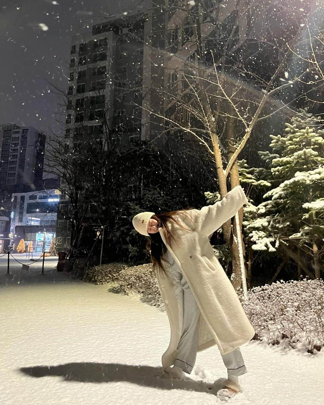 Son Ju Heeさんのインスタグラム写真 - (Son Ju HeeInstagram)「. 눈이 와서 함께여서 더 행복했던 설날☃️❄️  예쁜이들이랑 좋은추억 또 만들었다앙 집에 가면 살짝 외롭겠지만 다시 일상으로 돌아가야지!  모든분들 새해 복 많이많이 받으세요❤️❤️  #리샵  #오랜만에명절다운명절」2月2日 22時27分 - juhee__ss