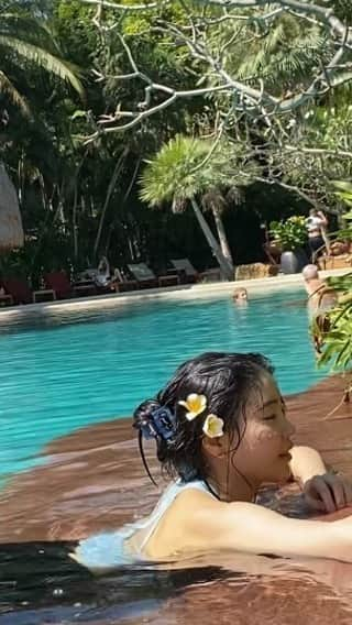 ロコのインスタグラム：「찬바람 잔뜩맞았더니 콧물 찡🤧 따뜻한데서 수영하던 내가 생각나🏊🏻‍♀️ 이게 마지막일줄은 몰랐지 🌴」