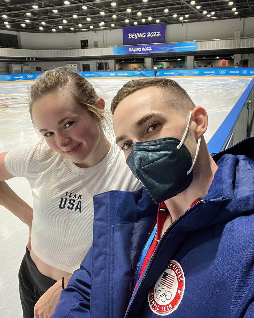 アダム・リッポンのインスタグラム：「Laverne & Shirley take on #Beijing2022 ⛸」