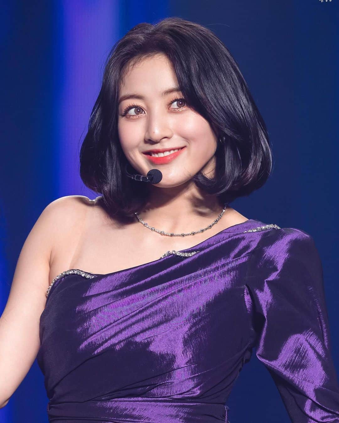 ジヒョのインスタグラム：「♡ she is the prettiest girl EVER💔⠀ — 211226 › © YuangleJYJH」