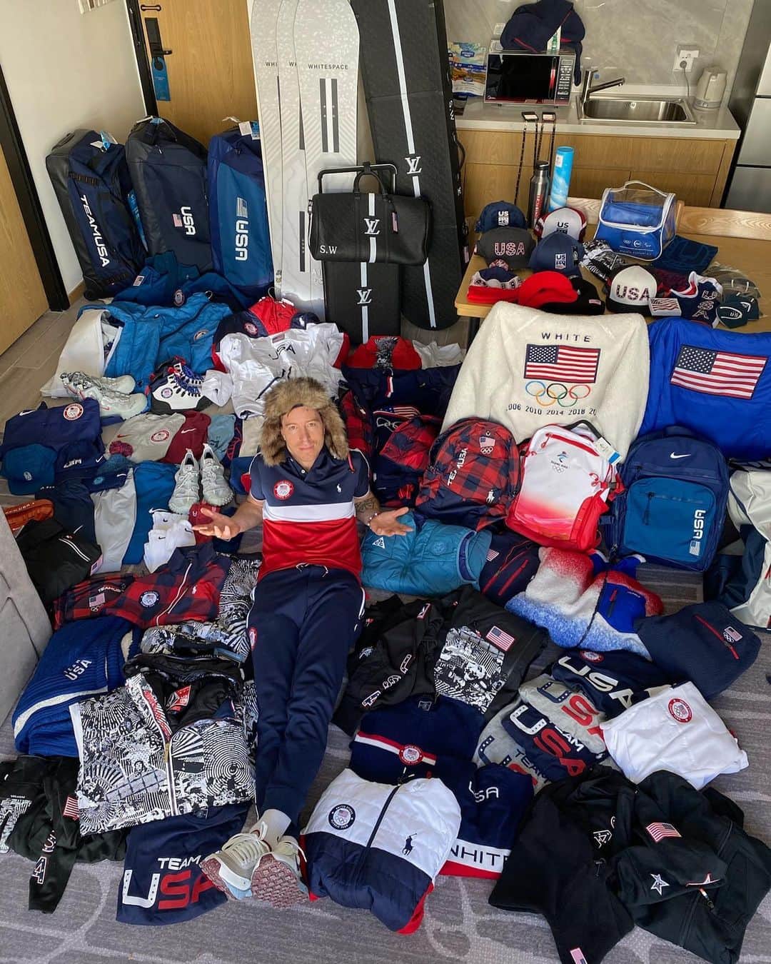 ショーン・ホワイトのインスタグラム：「We made it!! @Olympics @TeamUSA」