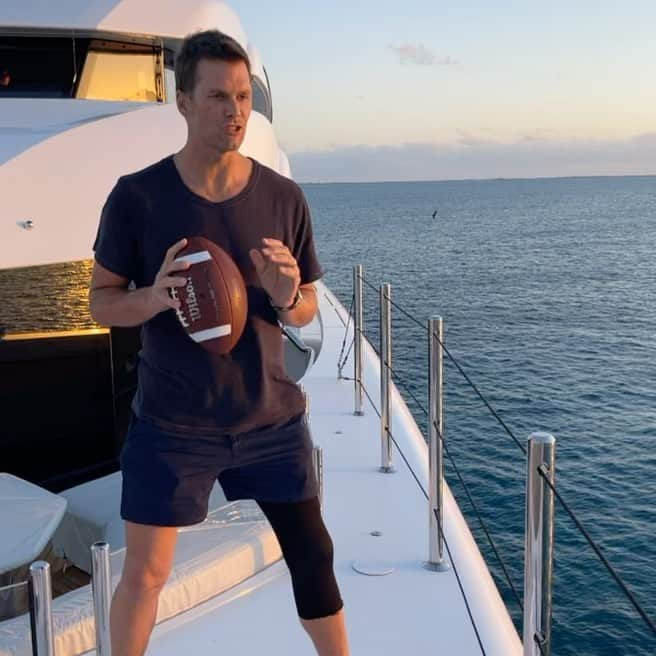 クルース・デイヴィッド・ベッカムのインスタグラム：「I had a bruise on my stomach for a few days after 🥴 @tombrady 🐐」