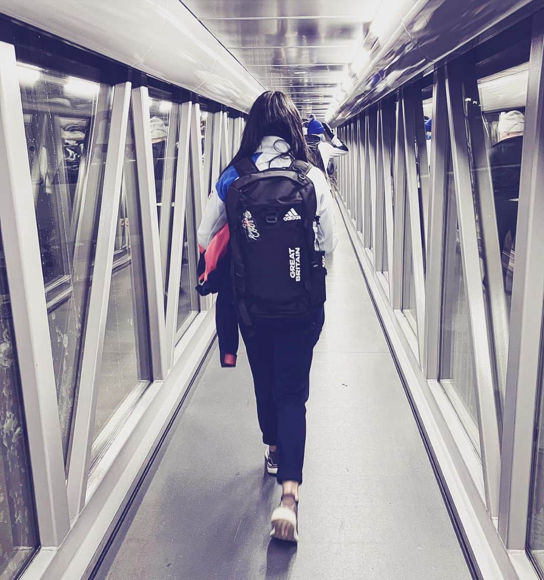 イブ・ミュアヘッドのインスタグラム：「Holding camp ✅  Training done✅ Beijing bound ✅   Thank you to everyone who has helped me get to my 4th Winter Olympic Games 🥰 Cheer loud!!」