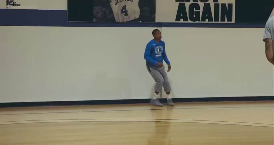 アイザイア・トーマスのインスタグラム：「Don’t trip…. We still workin!  #SLOWGRIND 🏁  🎥: @teejayregan  🎵: @lildurk  🏀: @domwillbasketball」